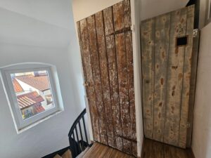 Zugang Speise / historisches Treppenhaus